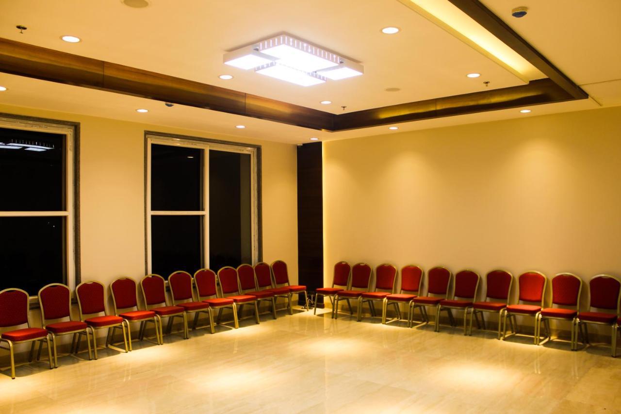 Hotel Rajhans Abhinandan Bhopal Bagian luar foto