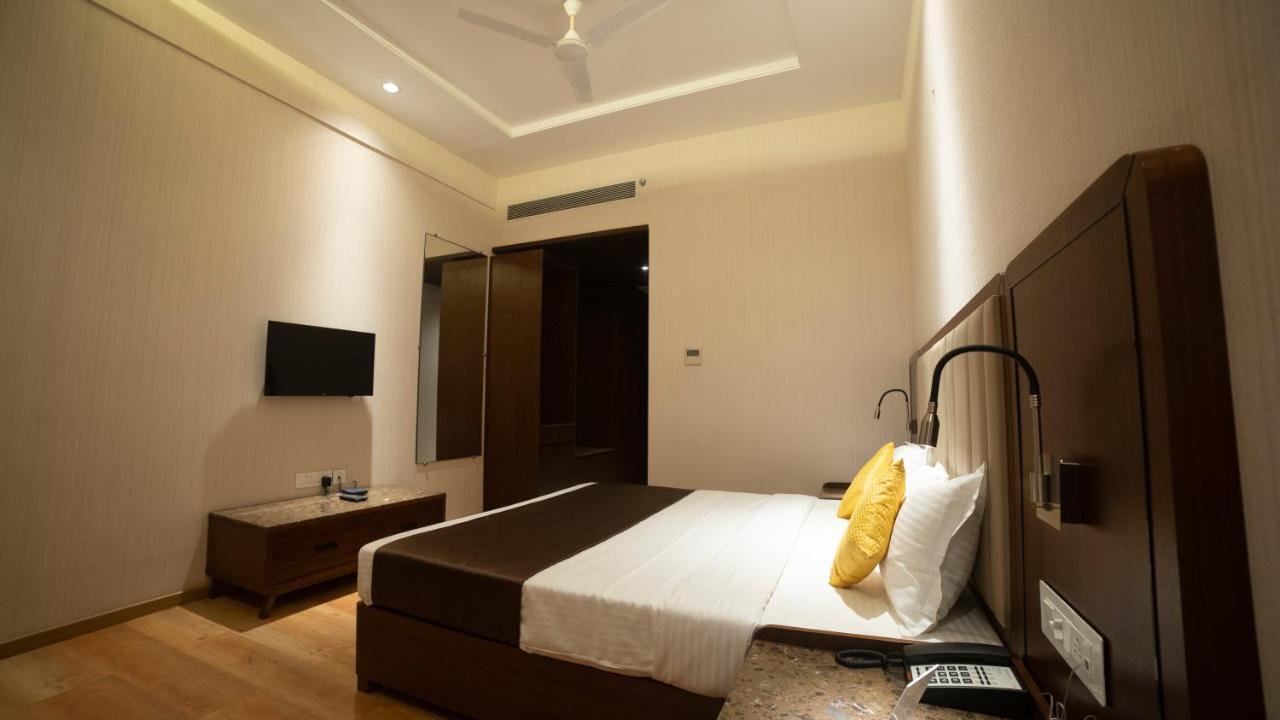Hotel Rajhans Abhinandan Bhopal Bagian luar foto