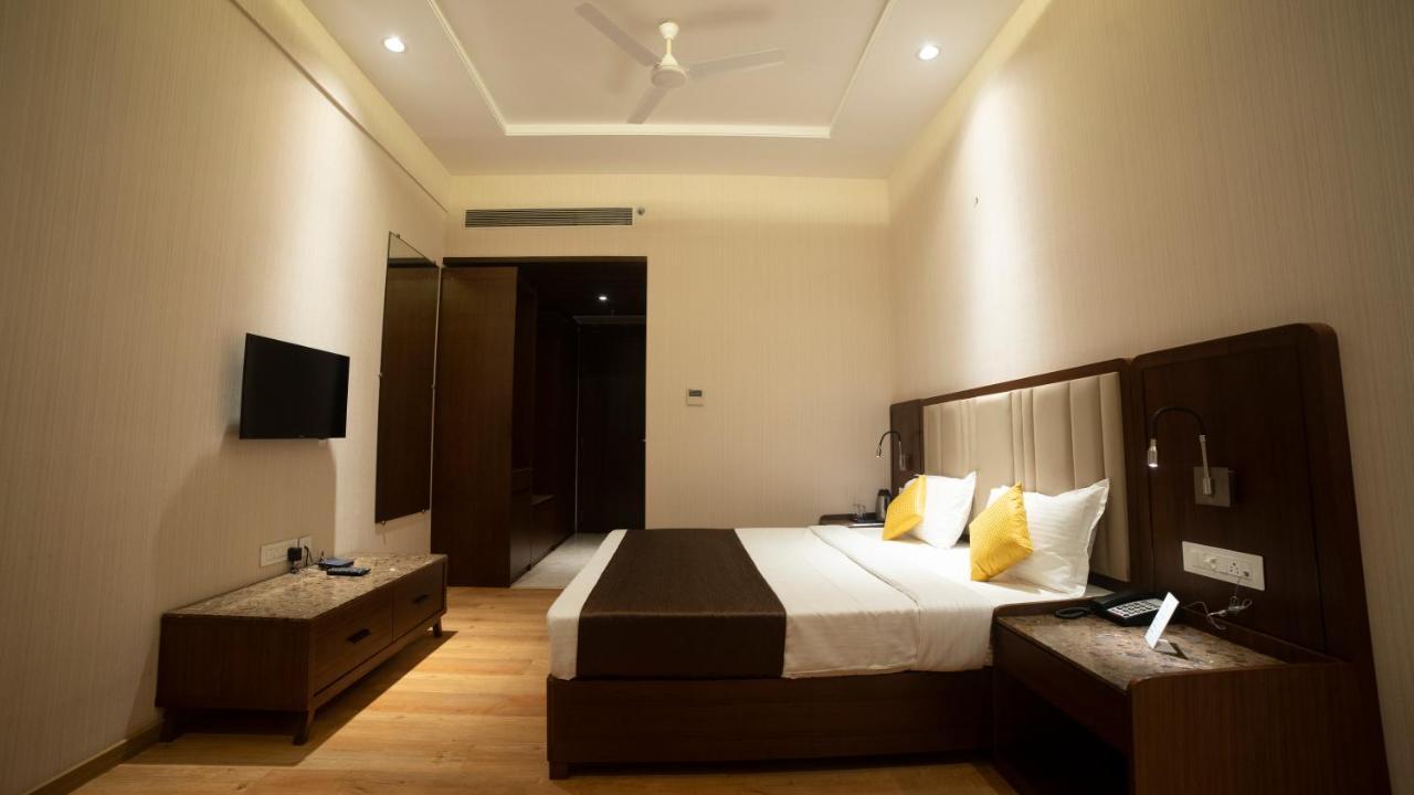 Hotel Rajhans Abhinandan Bhopal Bagian luar foto