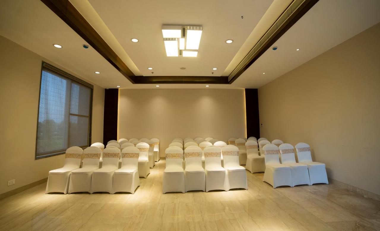 Hotel Rajhans Abhinandan Bhopal Bagian luar foto