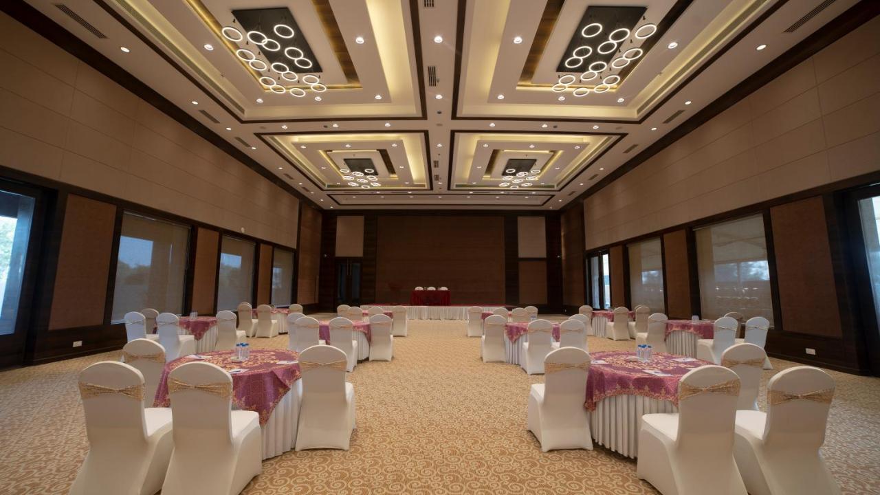 Hotel Rajhans Abhinandan Bhopal Bagian luar foto