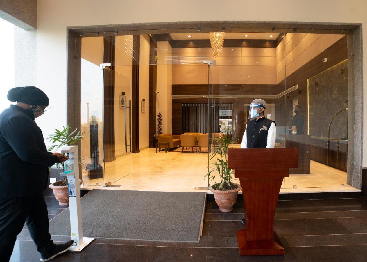 Hotel Rajhans Abhinandan Bhopal Bagian luar foto