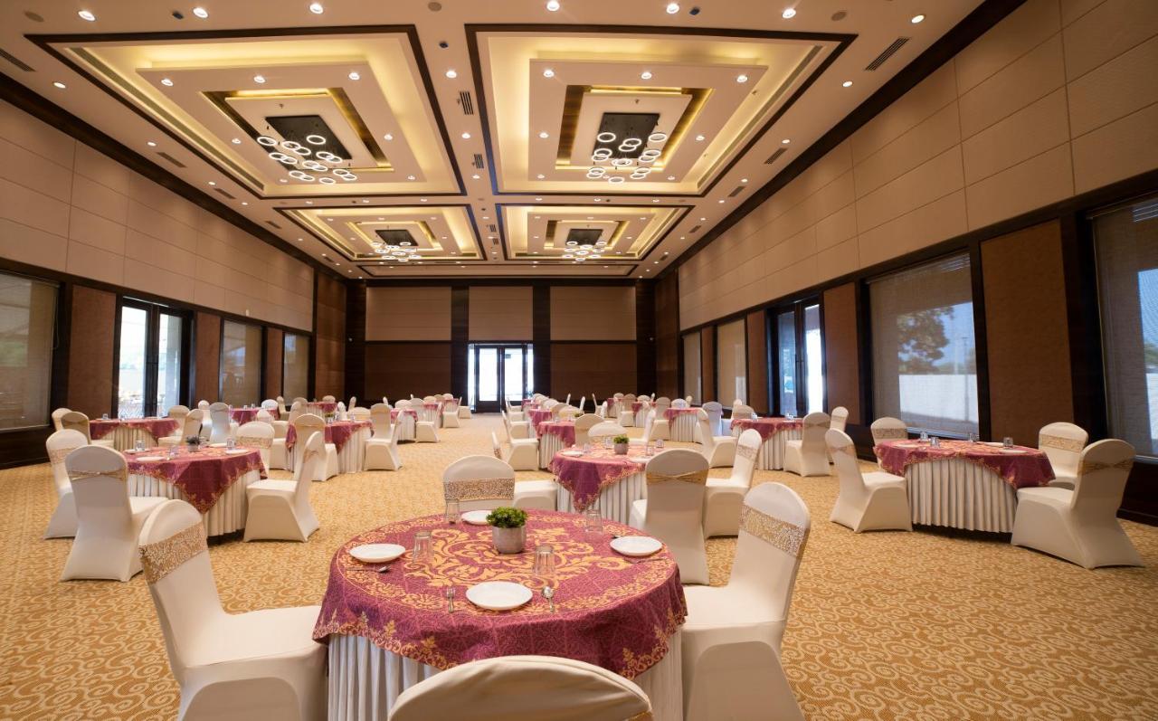 Hotel Rajhans Abhinandan Bhopal Bagian luar foto