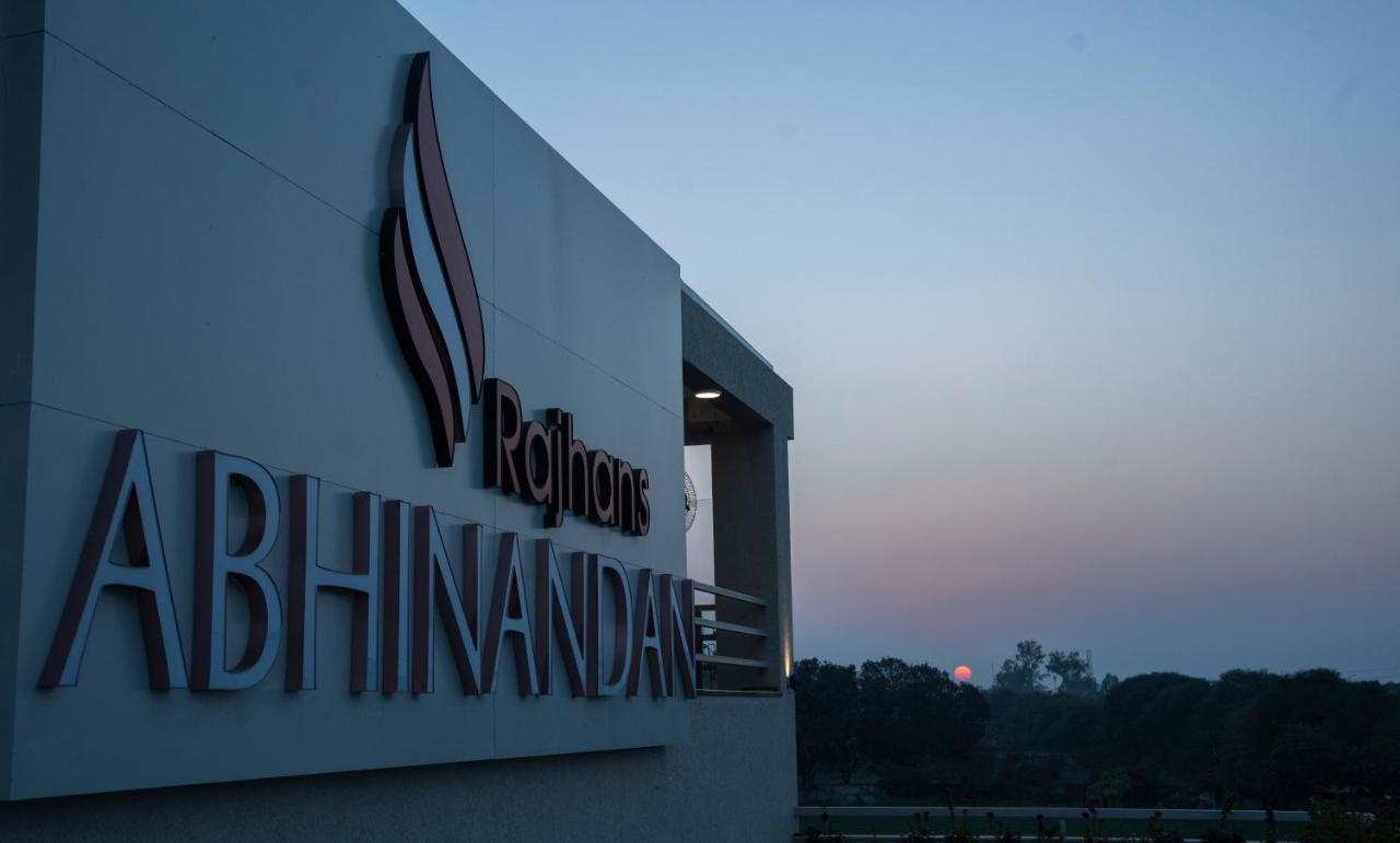 Hotel Rajhans Abhinandan Bhopal Bagian luar foto