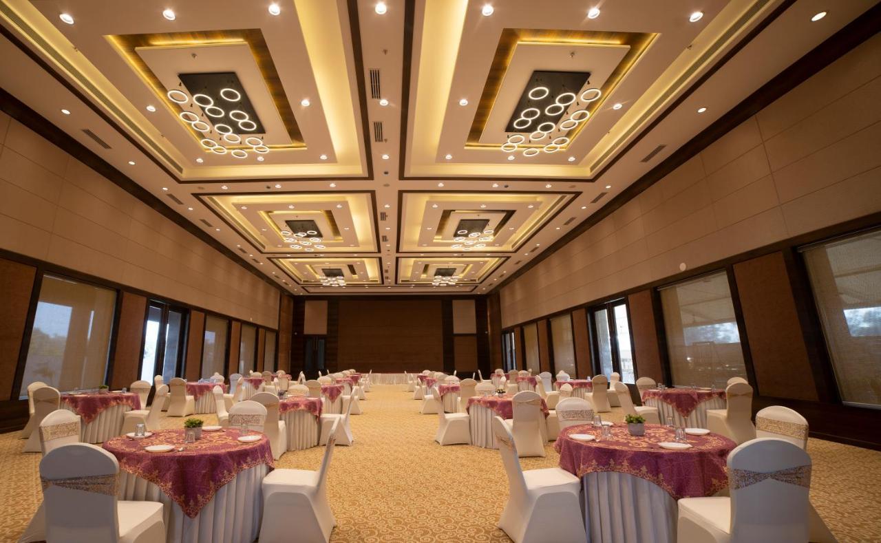 Hotel Rajhans Abhinandan Bhopal Bagian luar foto