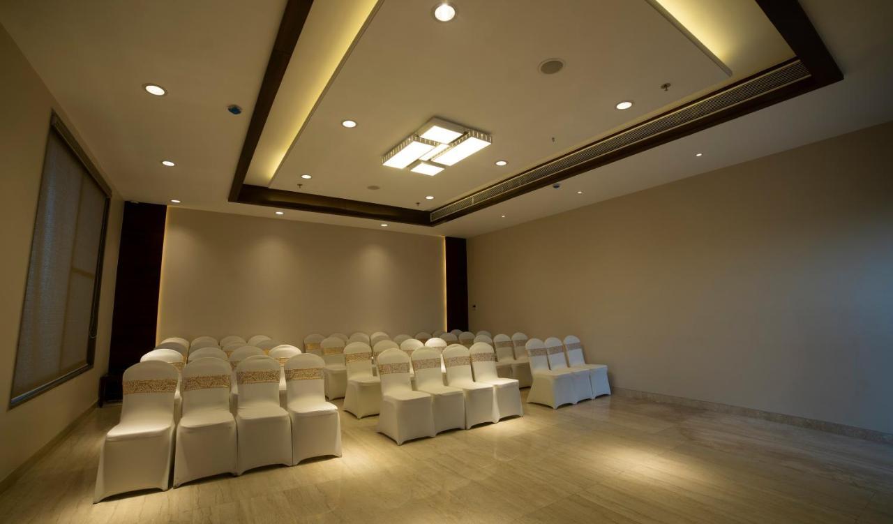 Hotel Rajhans Abhinandan Bhopal Bagian luar foto