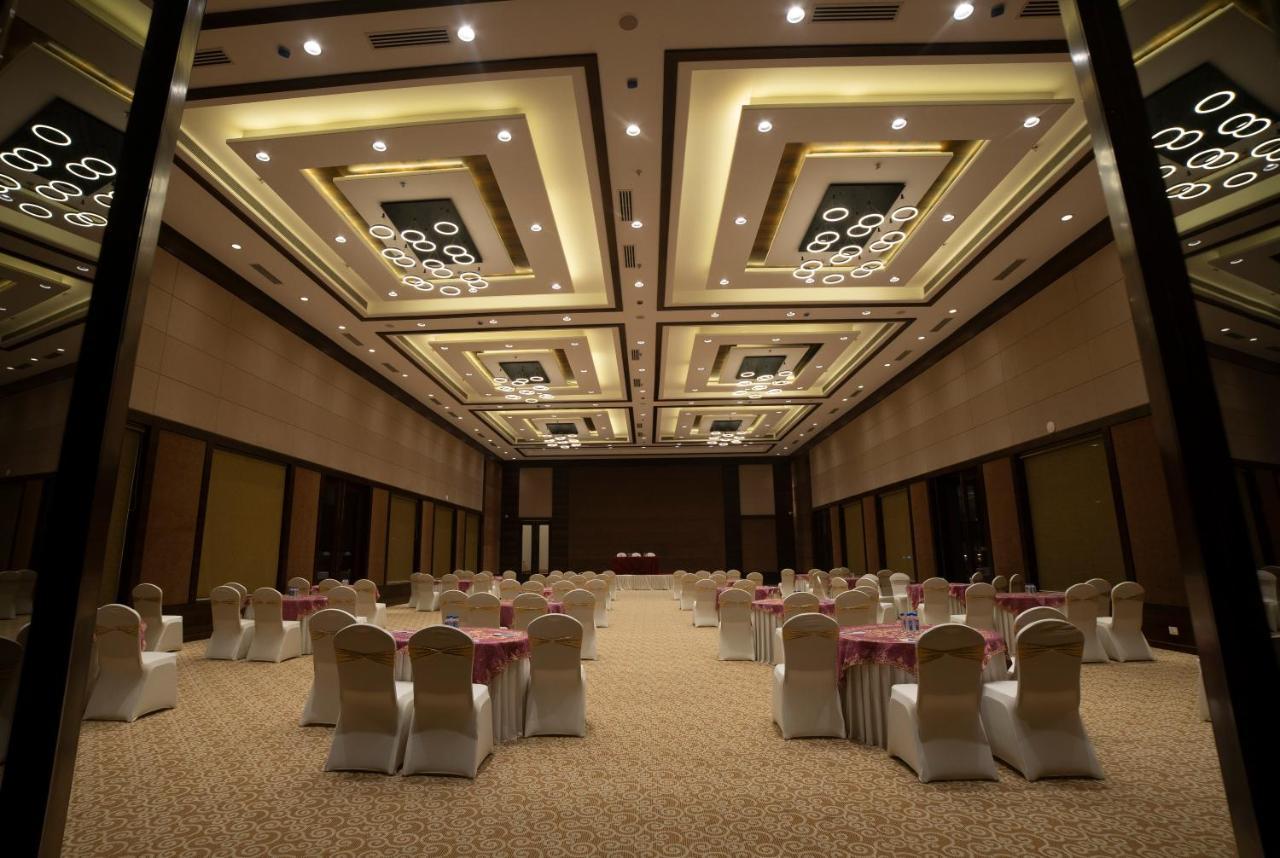 Hotel Rajhans Abhinandan Bhopal Bagian luar foto