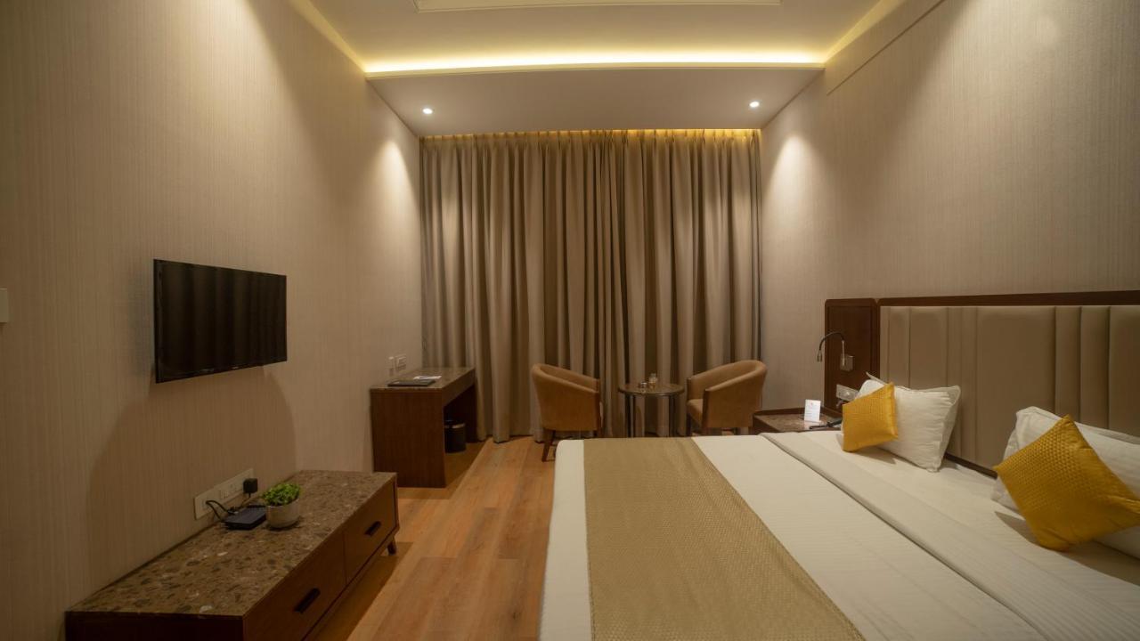 Hotel Rajhans Abhinandan Bhopal Bagian luar foto