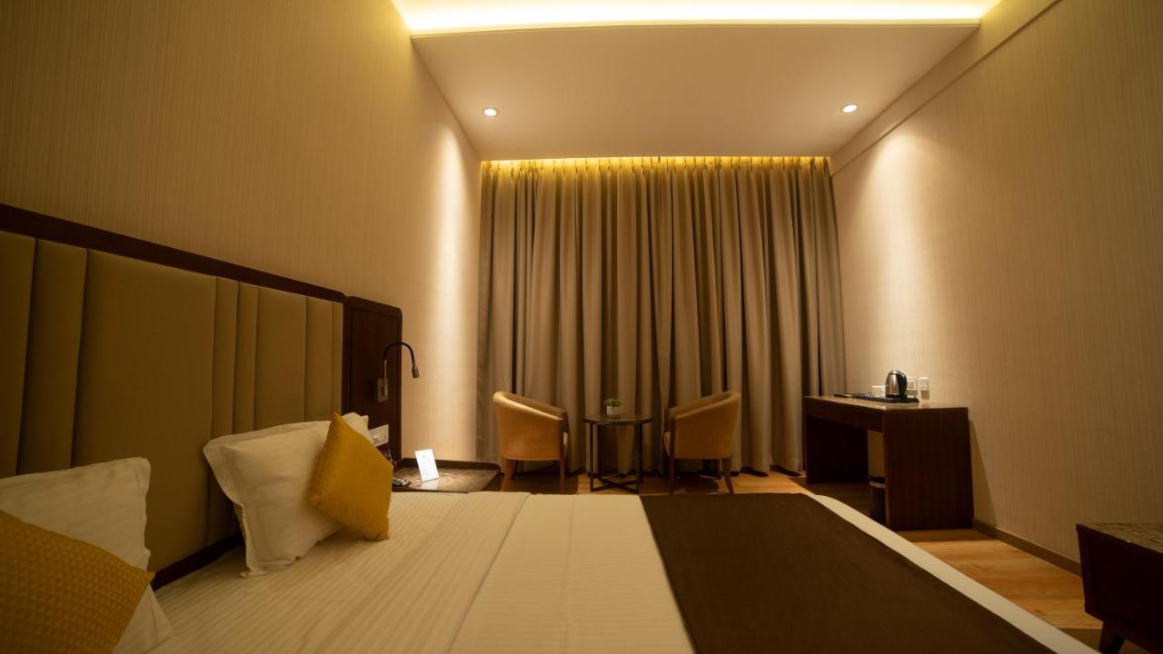 Hotel Rajhans Abhinandan Bhopal Bagian luar foto