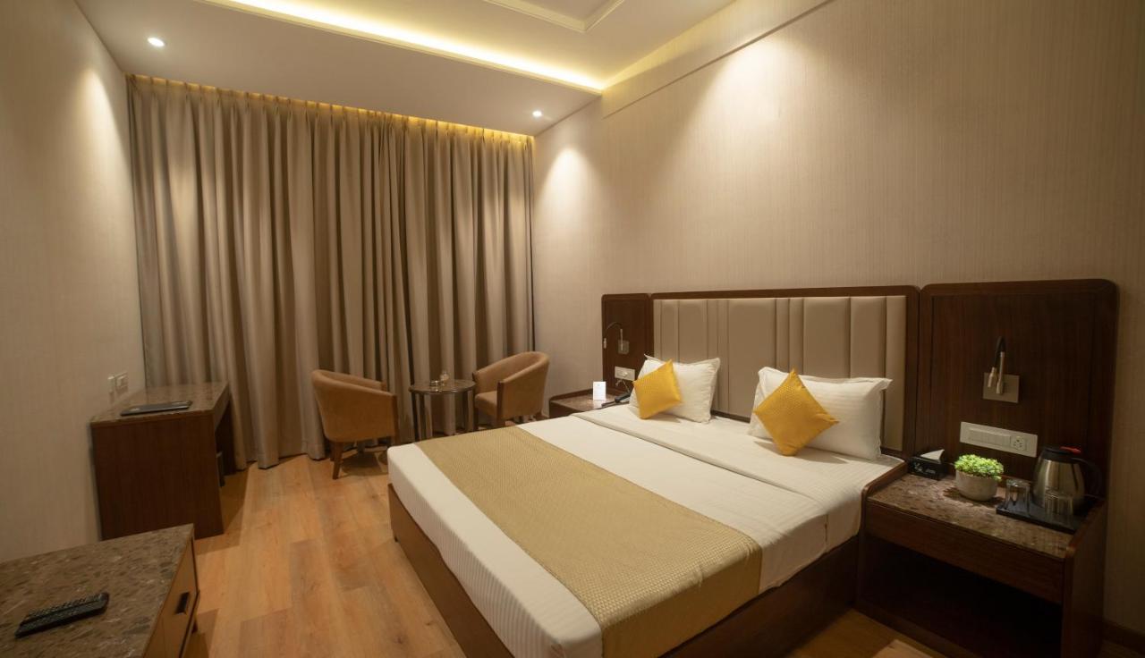 Hotel Rajhans Abhinandan Bhopal Bagian luar foto