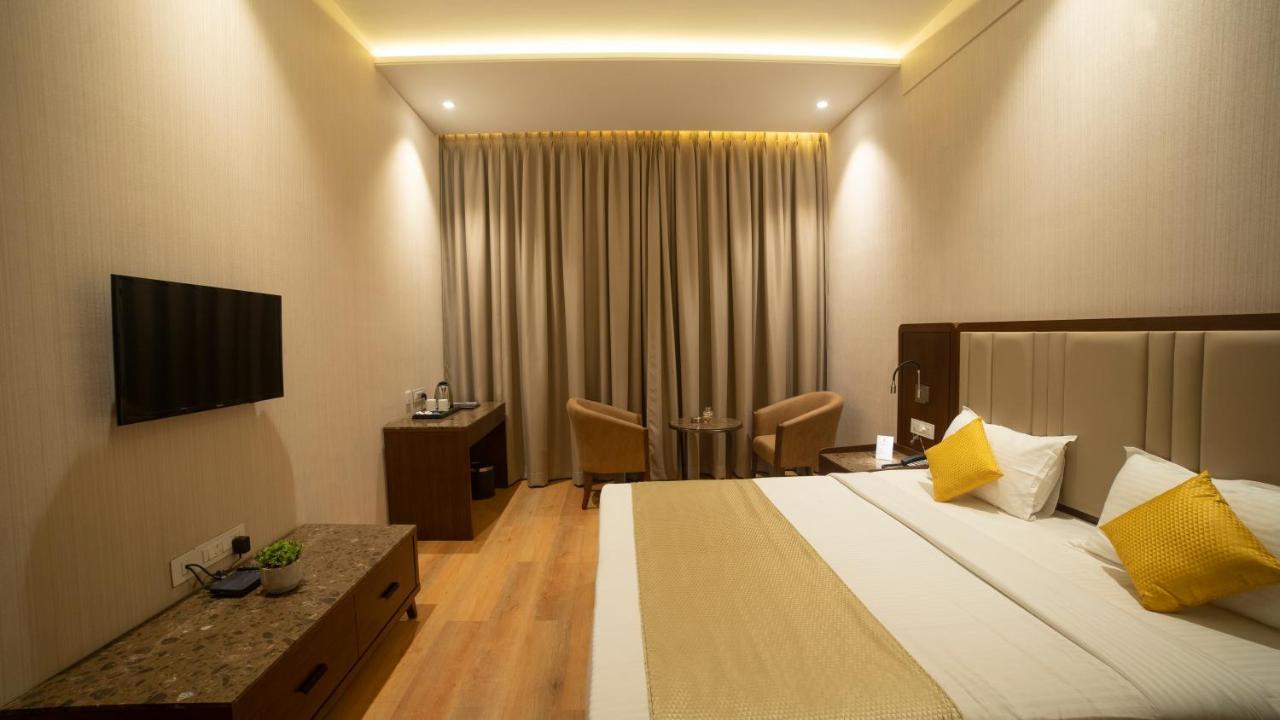 Hotel Rajhans Abhinandan Bhopal Bagian luar foto