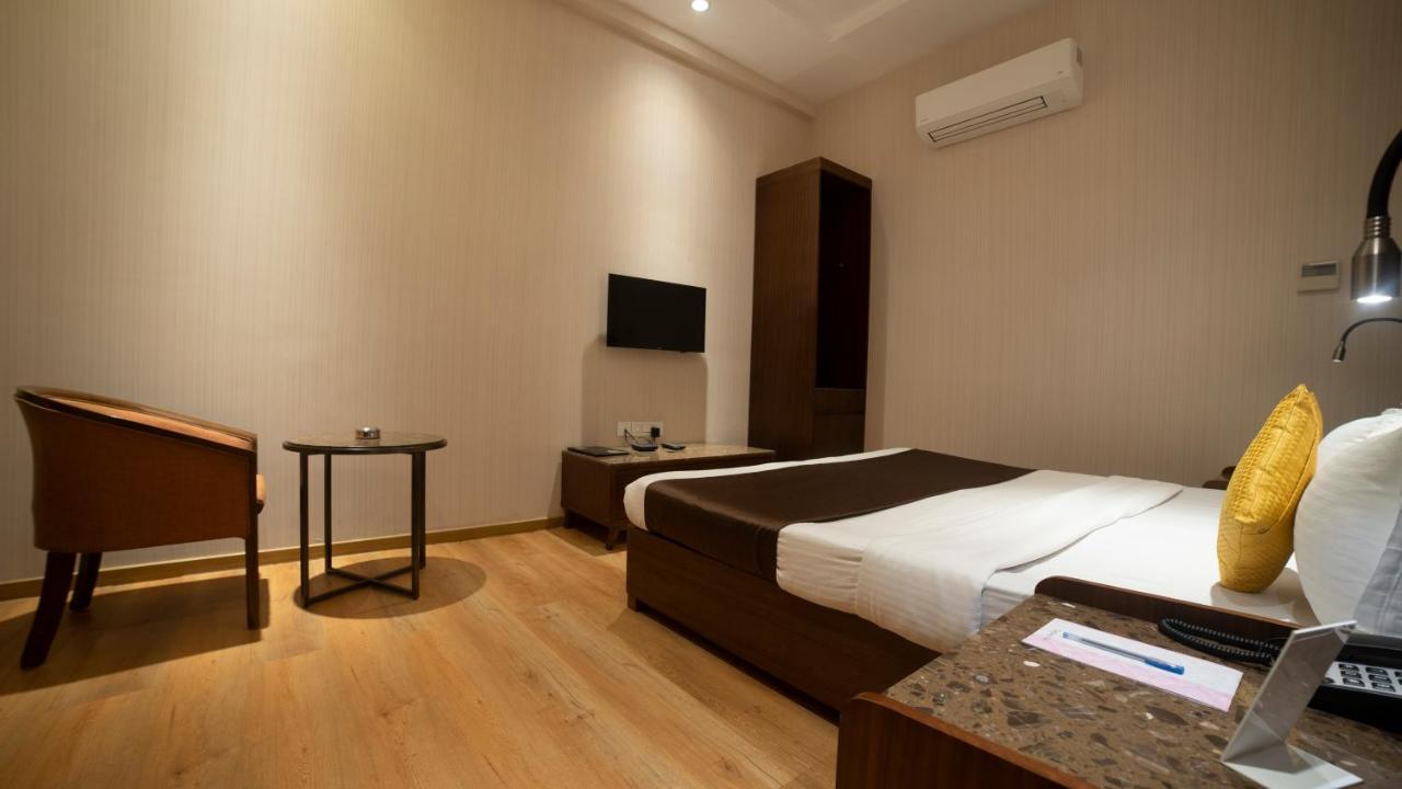 Hotel Rajhans Abhinandan Bhopal Bagian luar foto