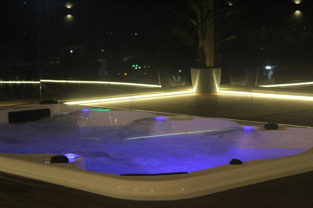 Hotel Rajhans Abhinandan Bhopal Bagian luar foto